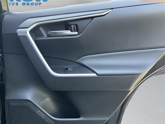 2023 Toyota RAV4 XLE photo 23