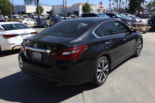 2017 Nissan Altima 2.5 SR photo 3