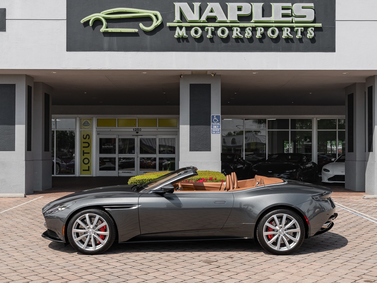 2019 Aston Martin DB11 AM5 photo 22