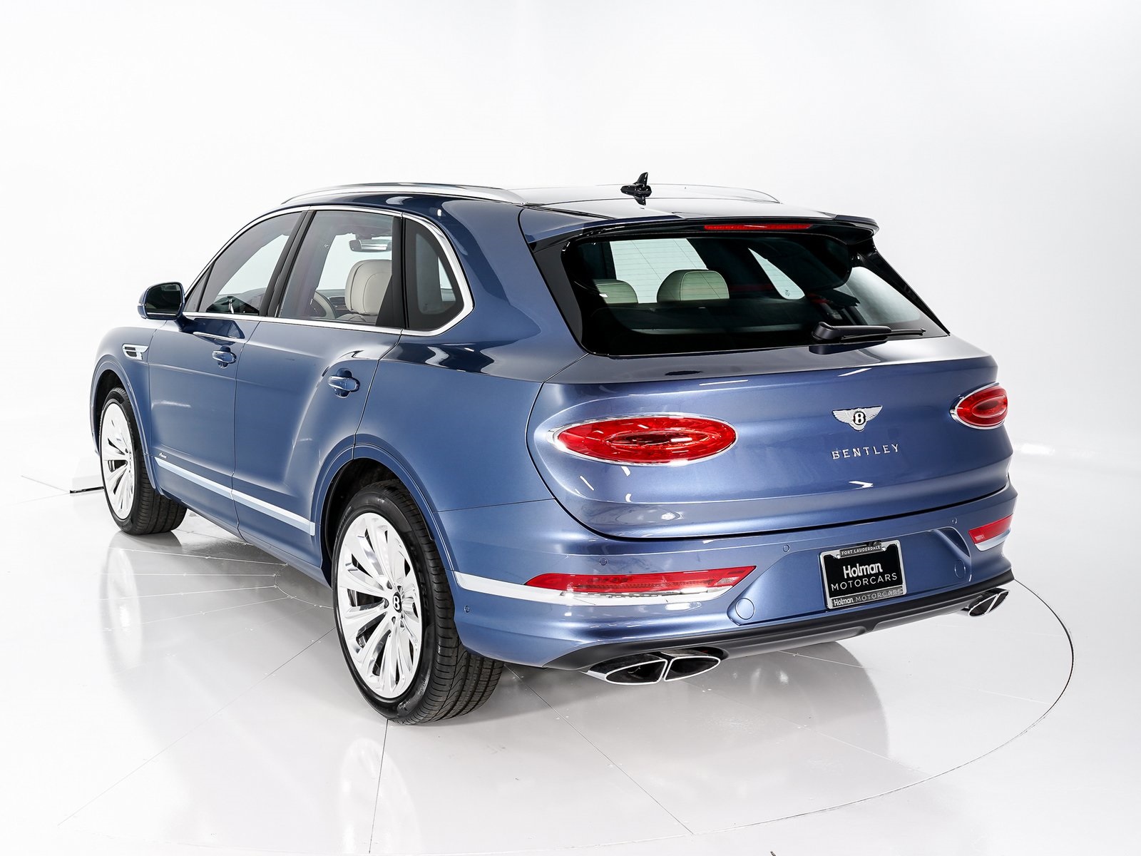 2025 Bentley Bentayga Azure V8 photo 3