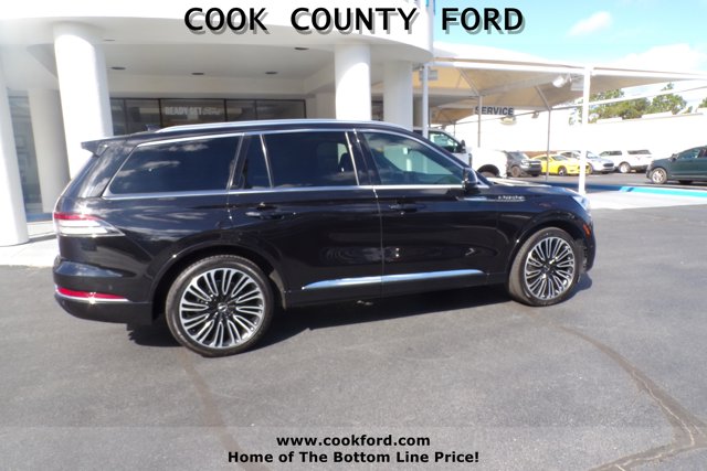 2024 Lincoln Aviator Black Label photo 2