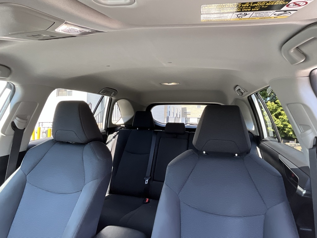 2022 Toyota RAV4 LE photo 16