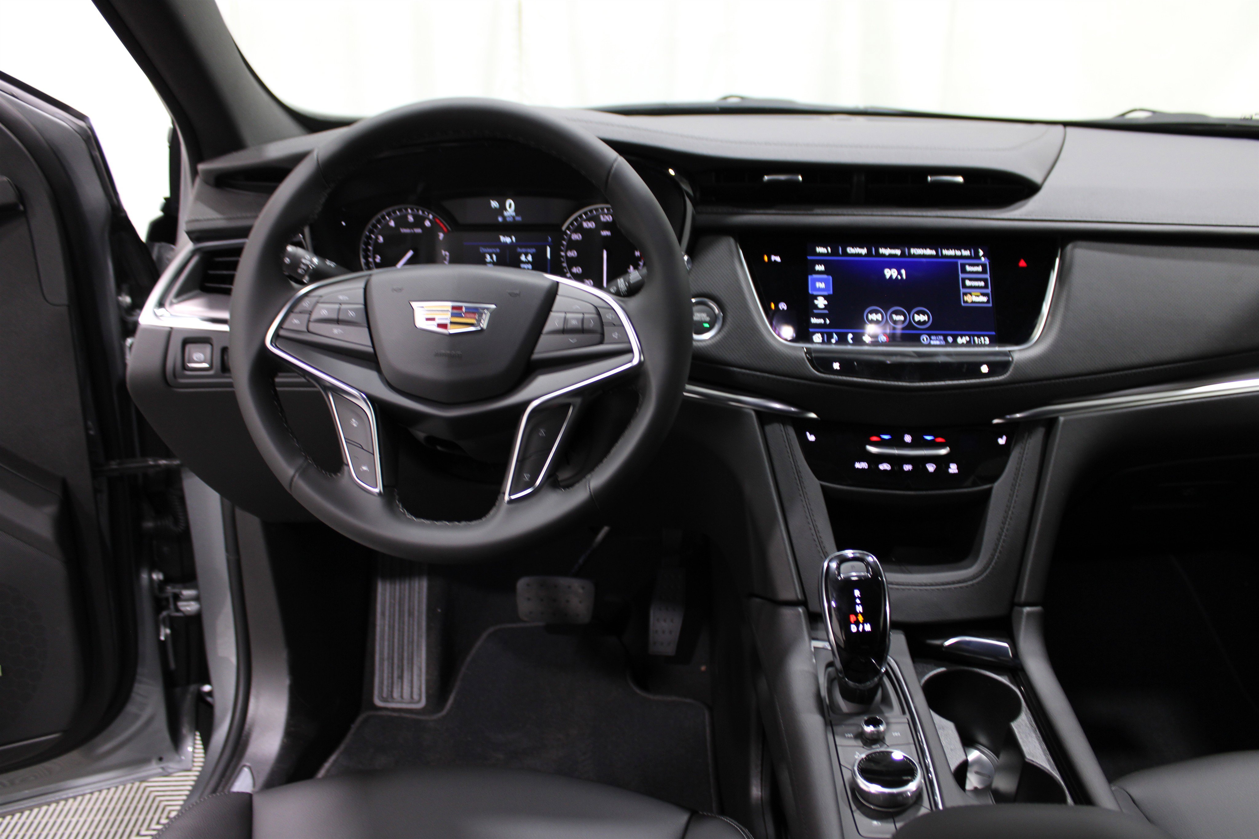 2026 Cadillac XT5 Luxury photo 2