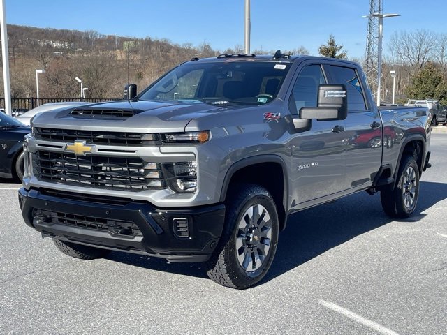2026 Chevrolet Silverado 2500HD Custom photo 3