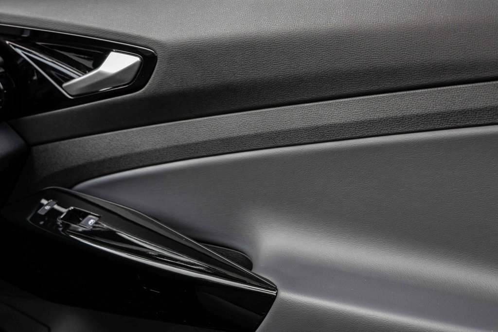 2022 Volkswagen ID.4 Pro photo 13
