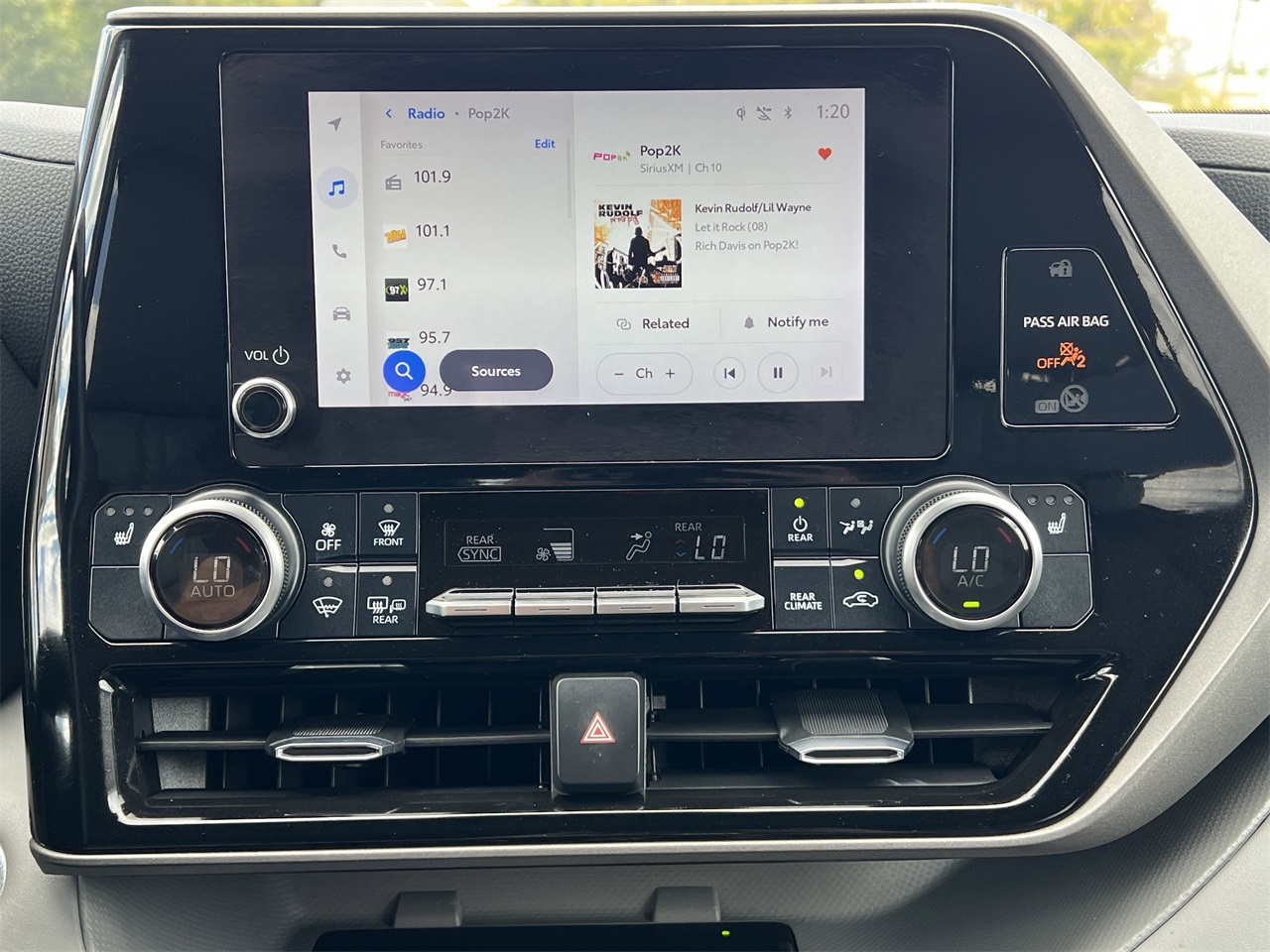 2023 Toyota Highlander XLE photo 3