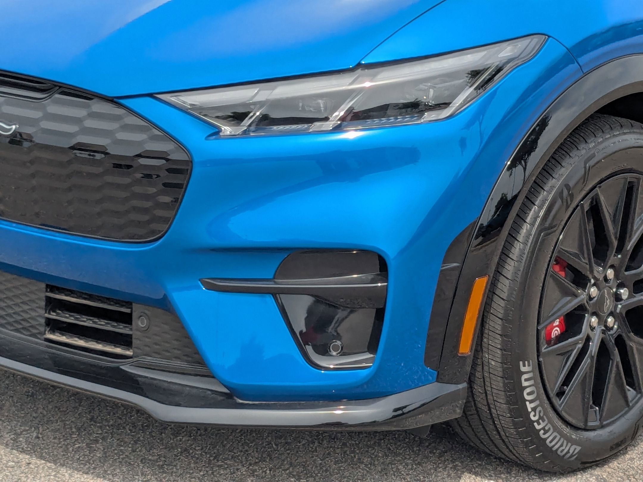 2025 Ford Mustang Mach-E Premium photo 2