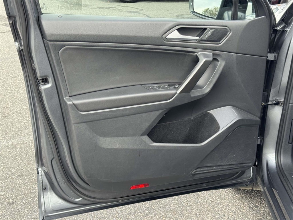 2021 Volkswagen Tiguan SE photo 25