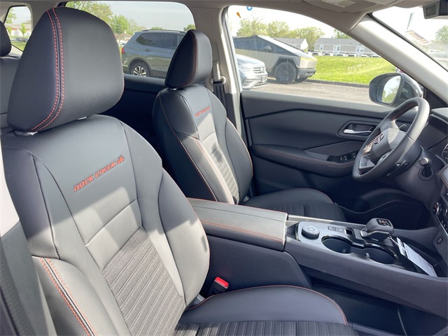 2025 Nissan Rogue SV photo 30