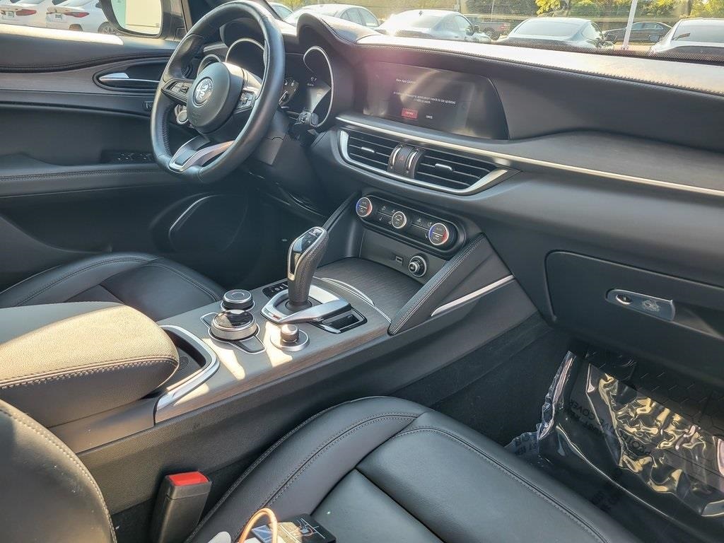 2023 Alfa Romeo Stelvio Ti photo 23