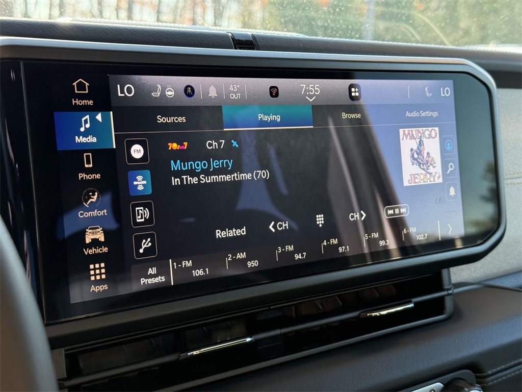 2024 Jeep Wrangler Sahara photo 2