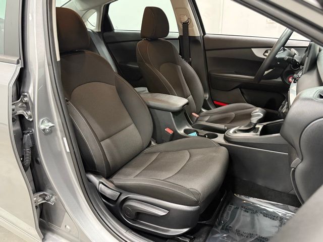2023 Kia Forte LXS photo 28