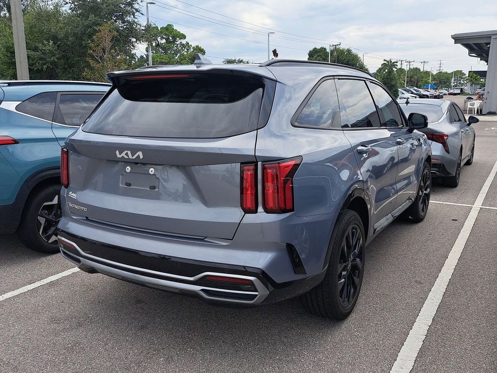 2023 Kia Sorento SX photo 2