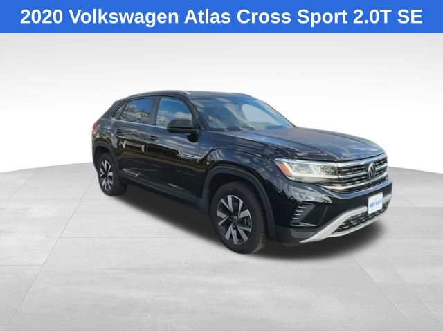 2020 Volkswagen Atlas Cross Sport SE photo 2