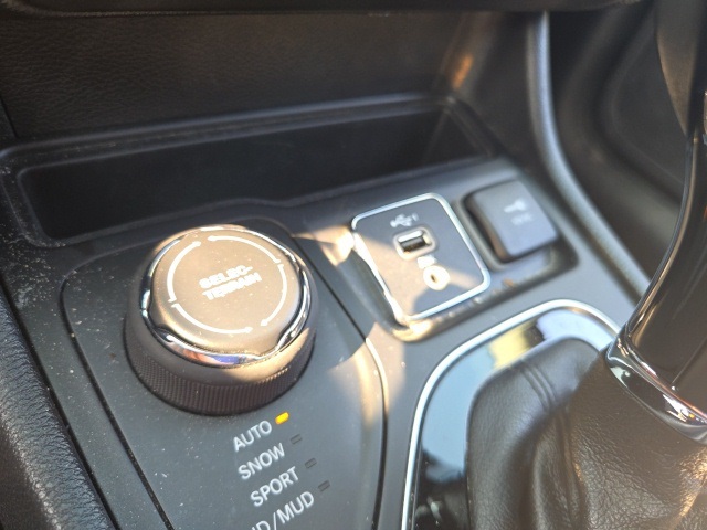 2020 Jeep Cherokee Altitude photo 11