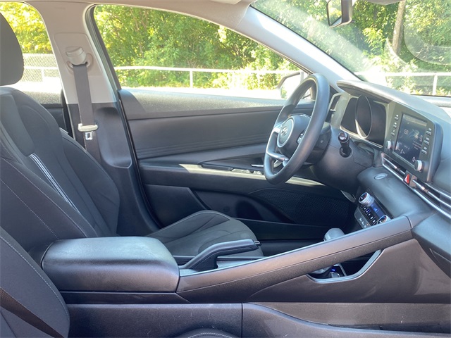 2022 Hyundai Elantra SEL photo 10