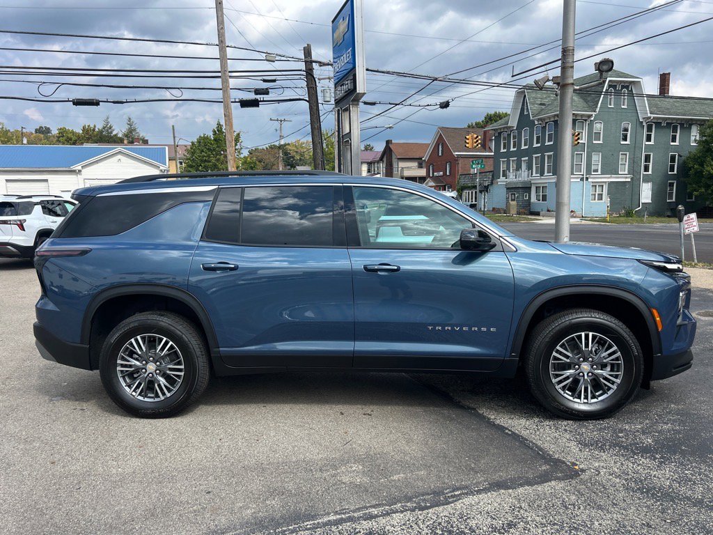 2026 Chevrolet Traverse photo 2