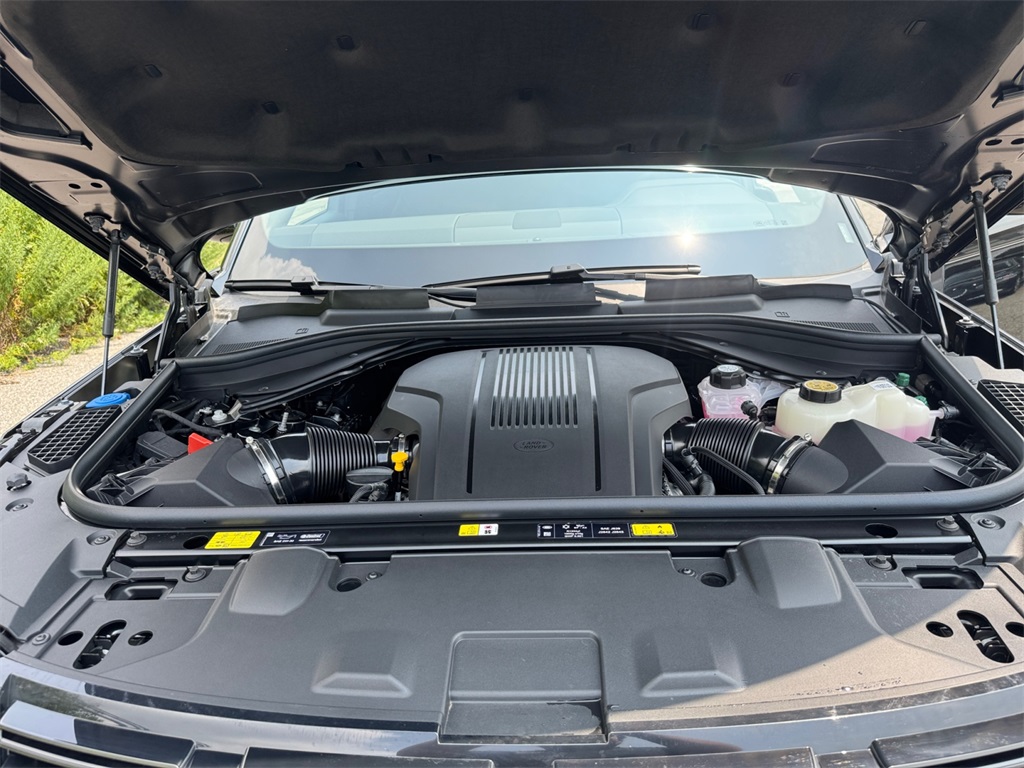 2025 Land Rover Range Rover SE photo 18