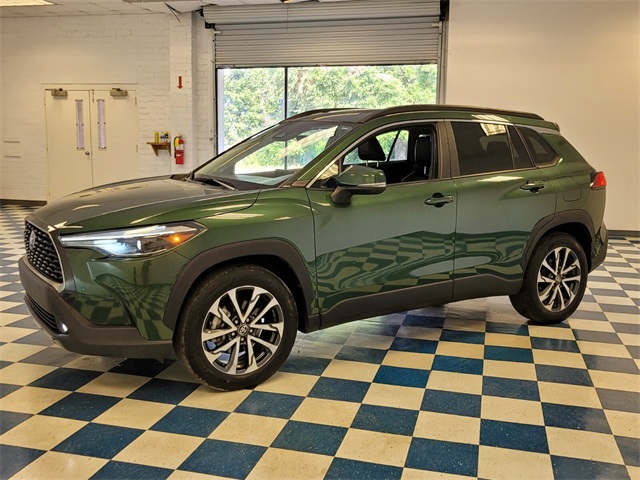 2023 Toyota Corolla Cross XLE photo 3