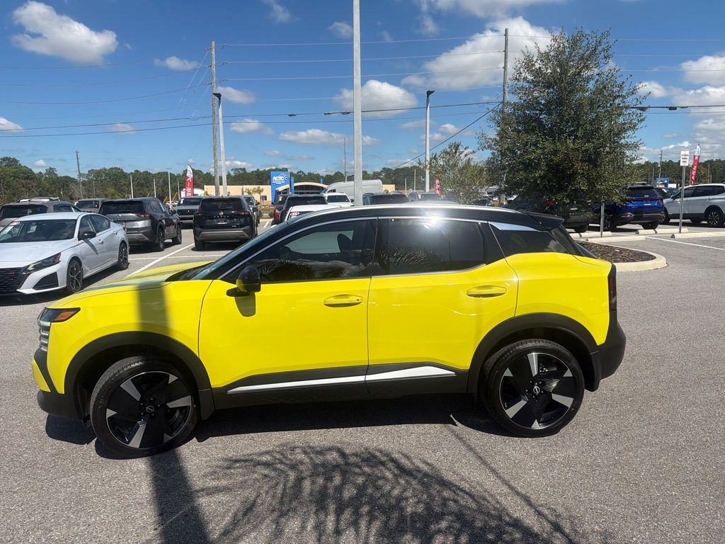 2026 Nissan Kicks SR photo 4