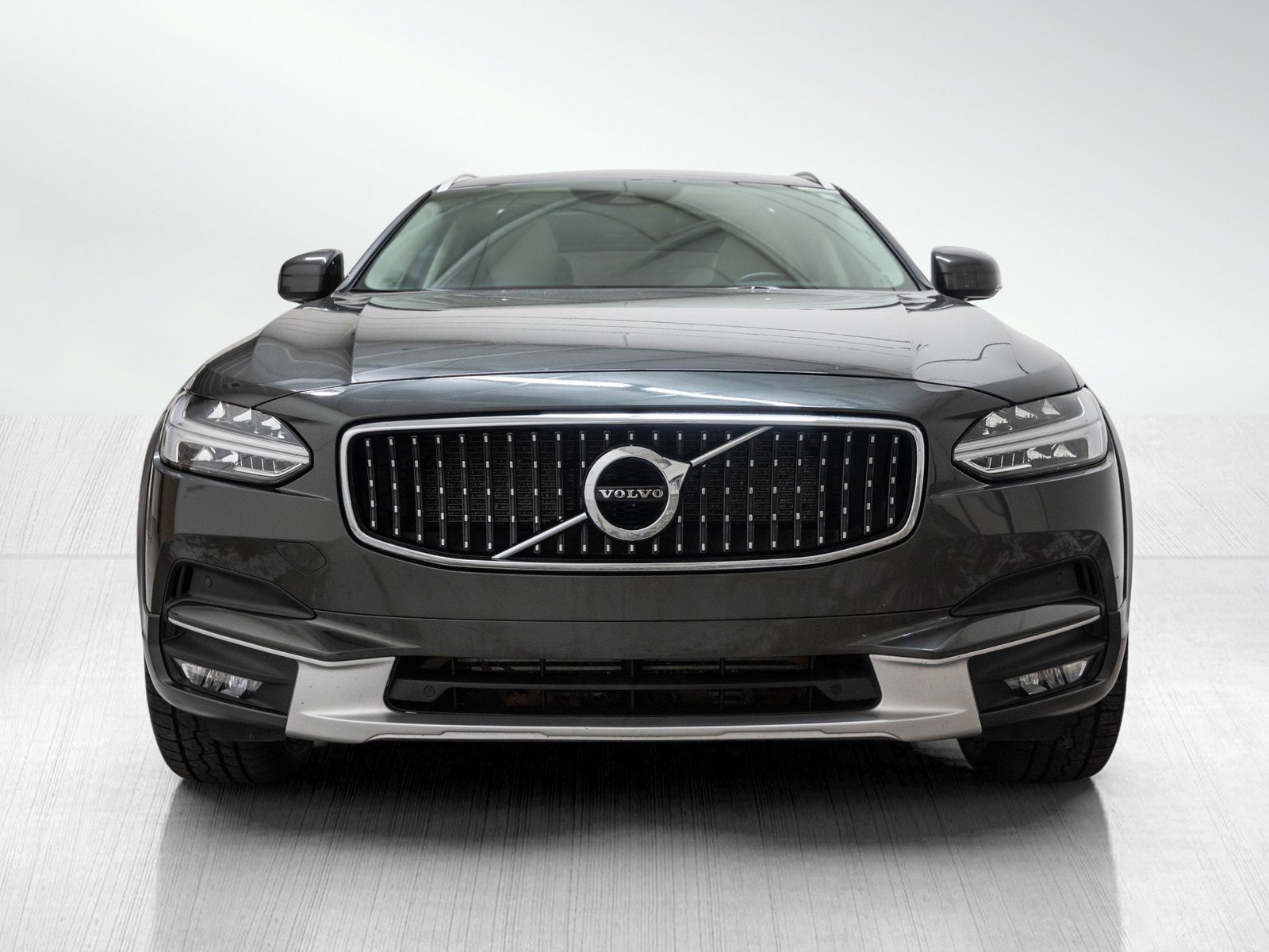 Used 2020 Volvo V90 Cross Country Base with VIN YV4A22NL2L1115059 for sale in Kansas City
