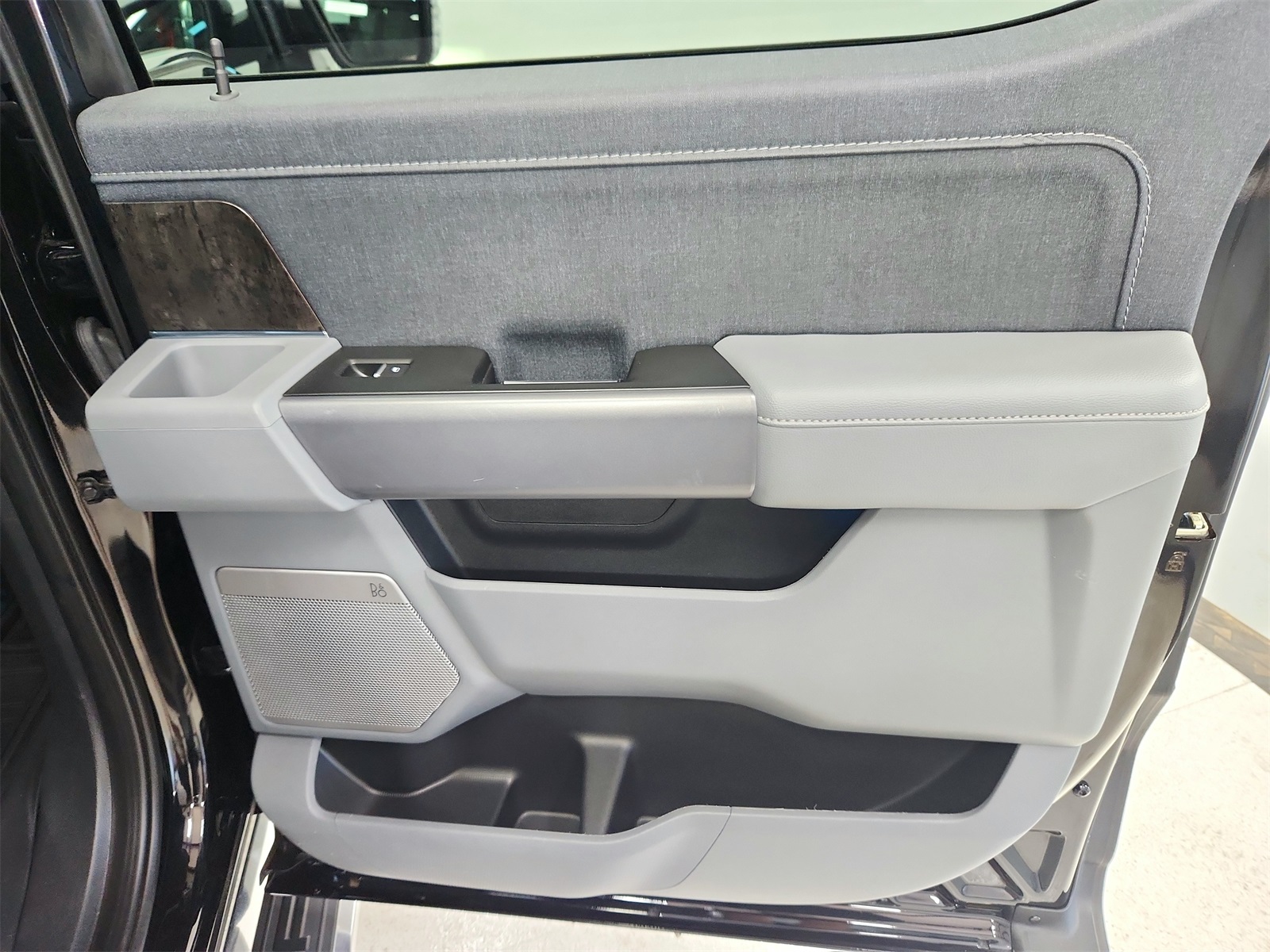 2022 Ford F-150 Lariat photo 39