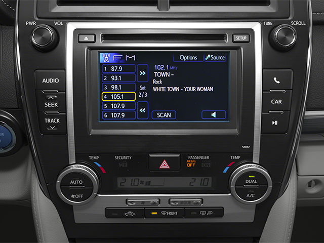 2014 Toyota Camry Hybrid LE photo 9