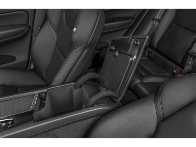 2025 Volvo XC60 B5 Plus photo 7