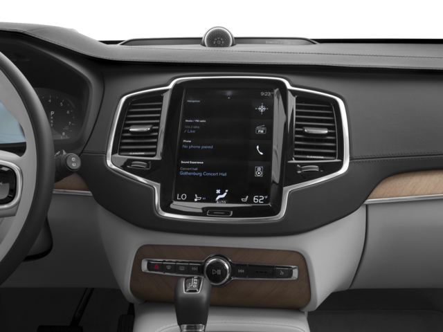 2016 Volvo XC90 T6 Momentum photo 19