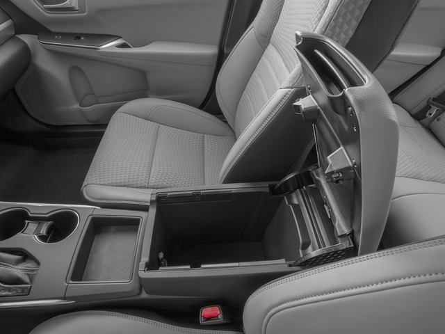 2017 Toyota Camry XSE photo 19