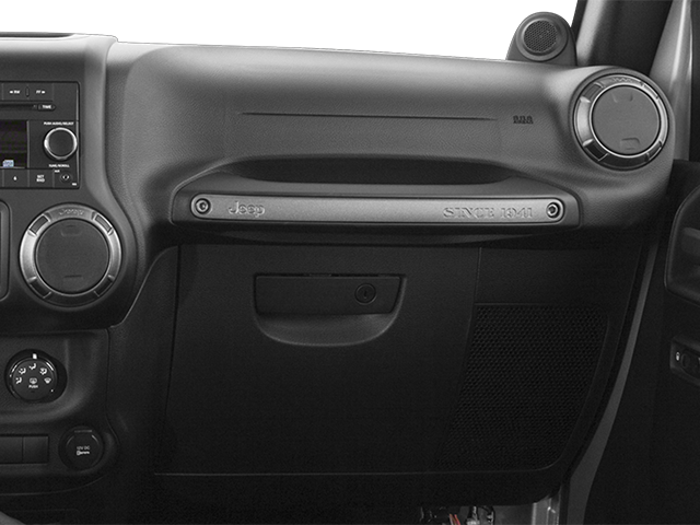 2013 Jeep Wrangler Unlimited Sahara photo 19
