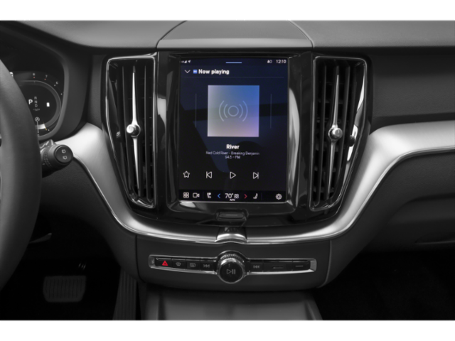 2025 Volvo XC60 B5 Plus photo 5
