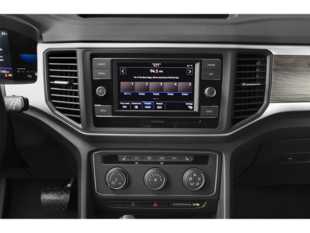 2023 Volkswagen Atlas Cross Sport SE photo 2