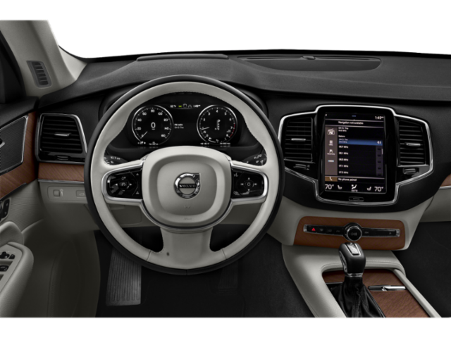 2022 Volvo XC90 T6 Momentum photo 4