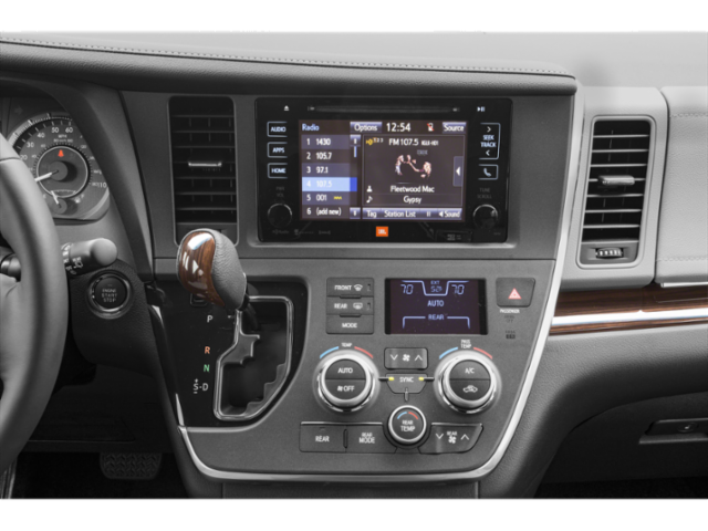 2015 Toyota Sienna XLE photo 2