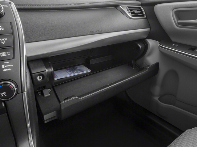 2017 Toyota Camry XSE photo 18