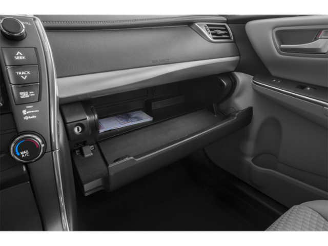 2015 Toyota Camry SE photo 3