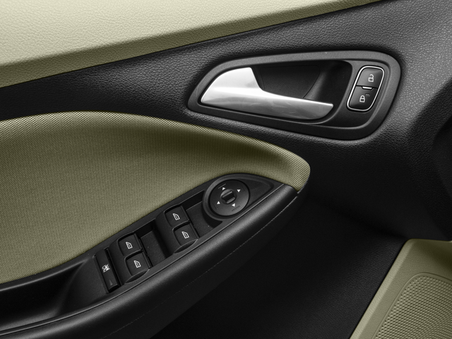 2017 Ford Focus SE photo 15