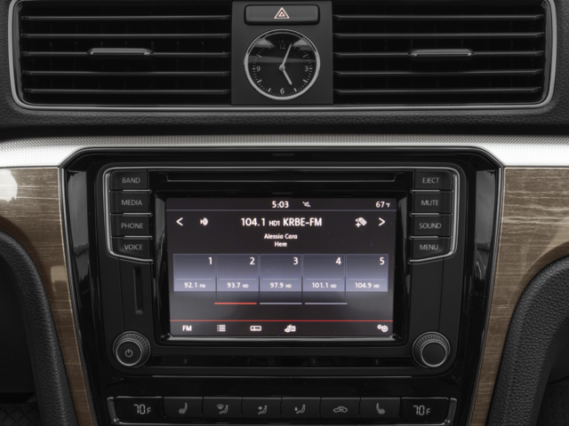 2016 Volkswagen Passat S photo 3