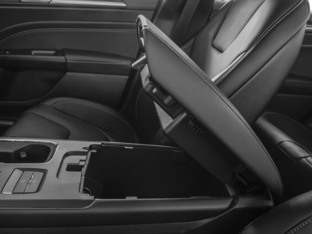 2017 Ford Fusion Hybrid Titanium photo 4