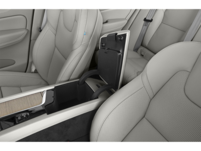2023 Volvo XC60 Recharge Hybrid Ultimate photo 10