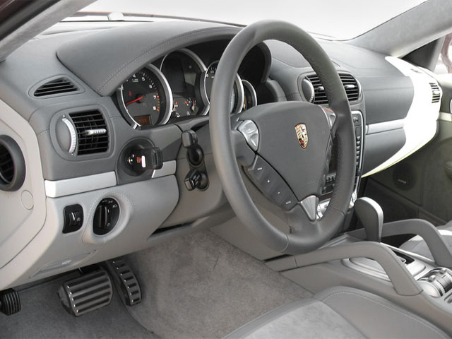 2008 Porsche Cayenne Base photo 2