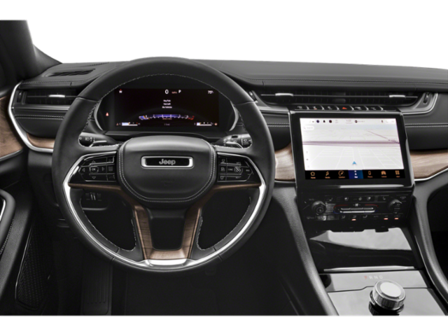 2023 Jeep Grand Cherokee Overland photo 2