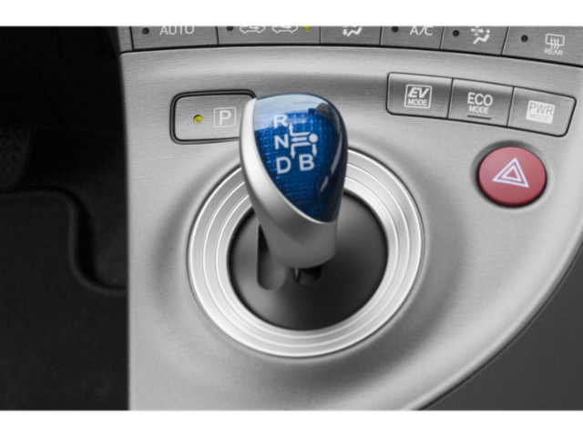 2015 Toyota Prius Four photo 17