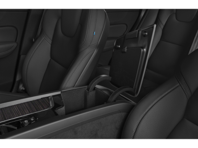2022 VOLVO XC60 - Image 13