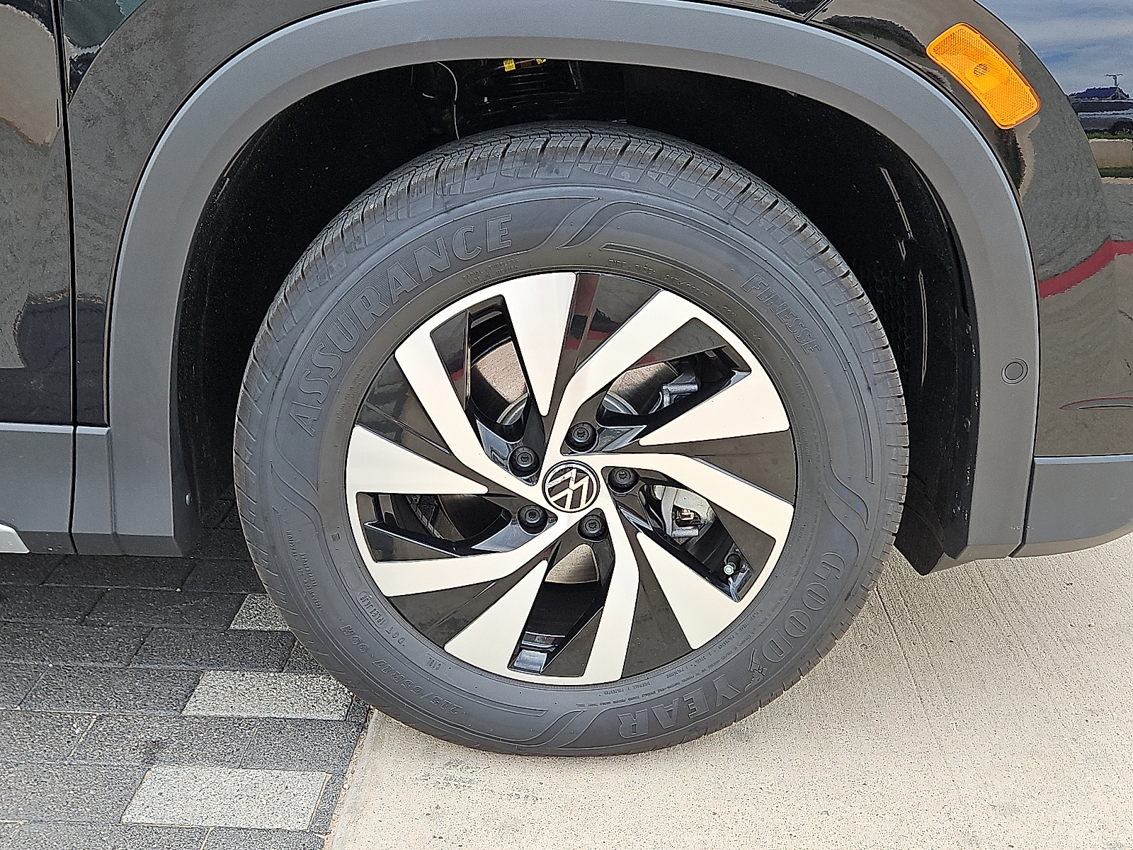 new 2025 Volkswagen Tiguan car, priced at $31,216