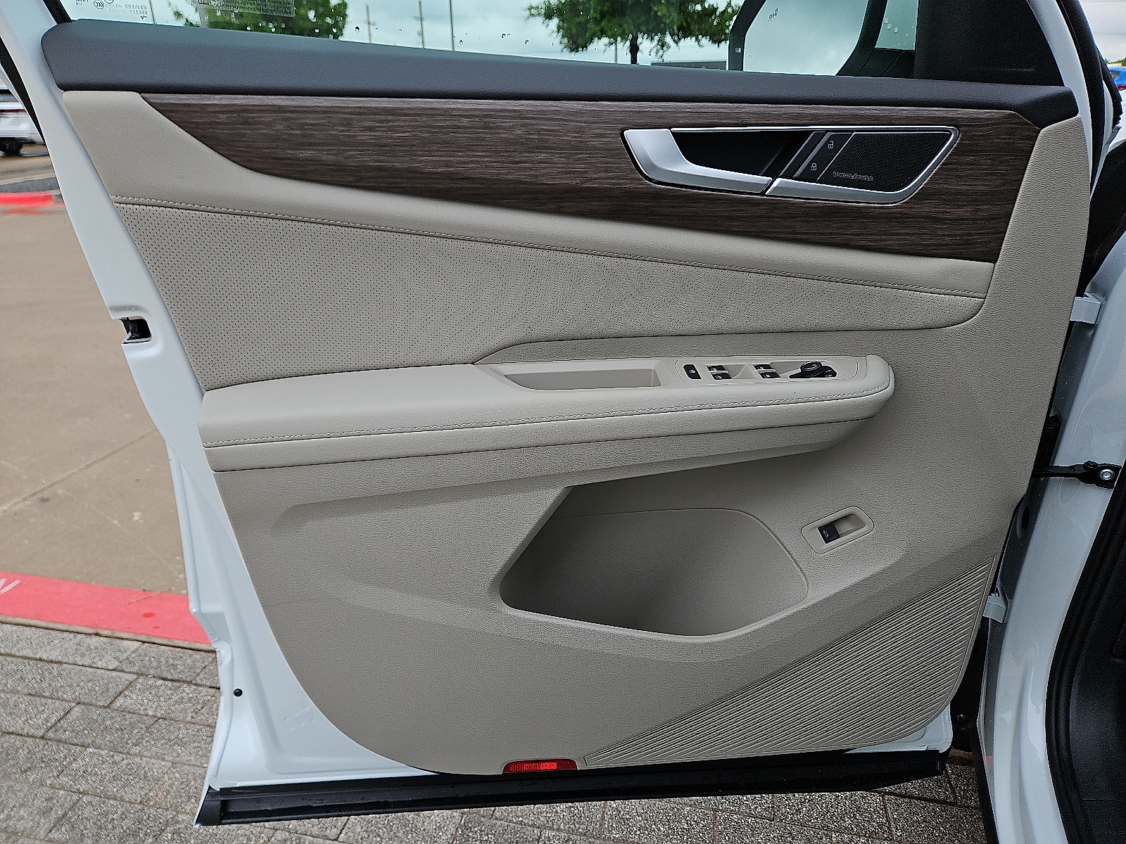 new 2025 Volkswagen Atlas car, priced at $57,006