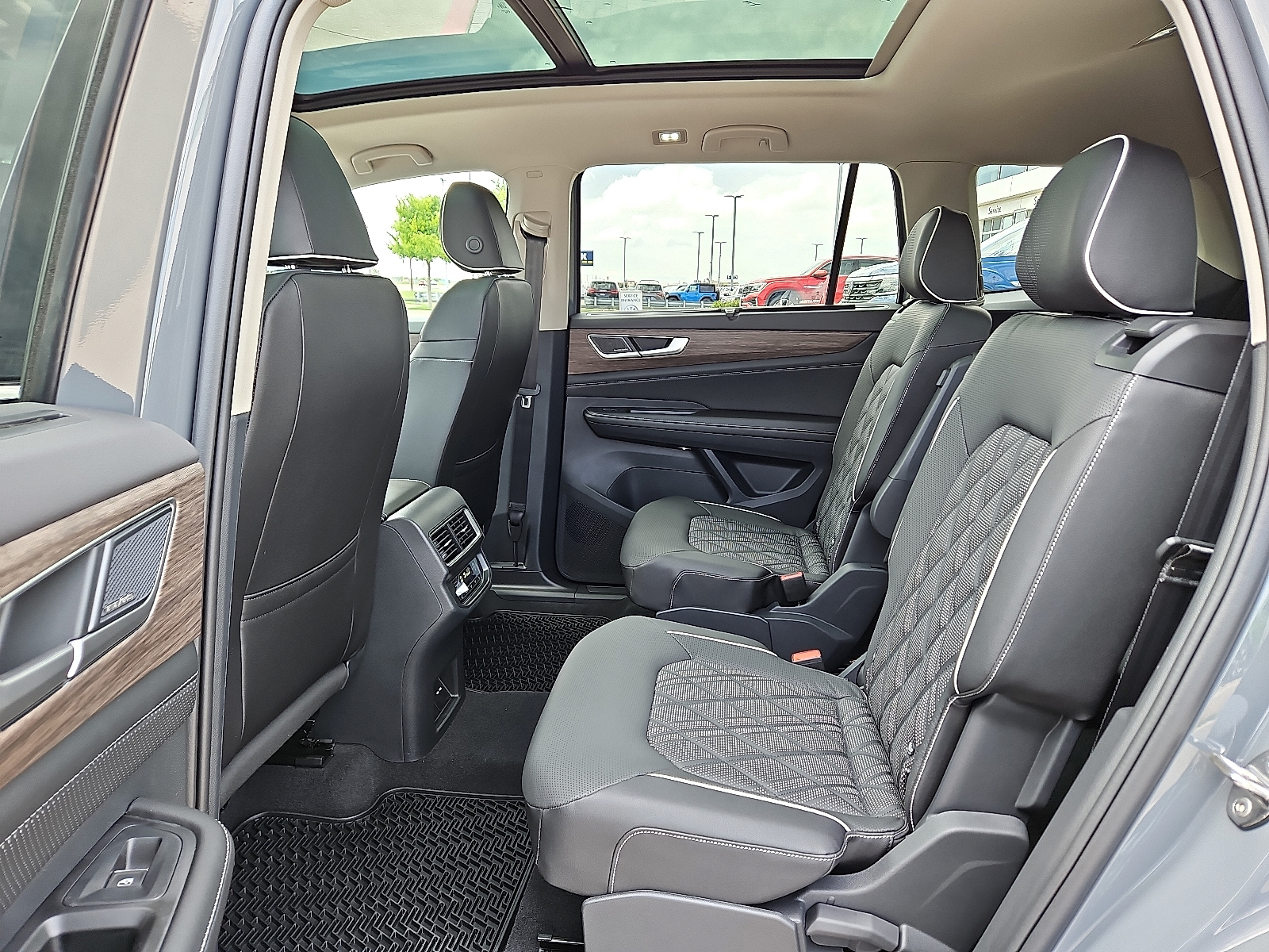 new 2025 Volkswagen Atlas car, priced at $57,006