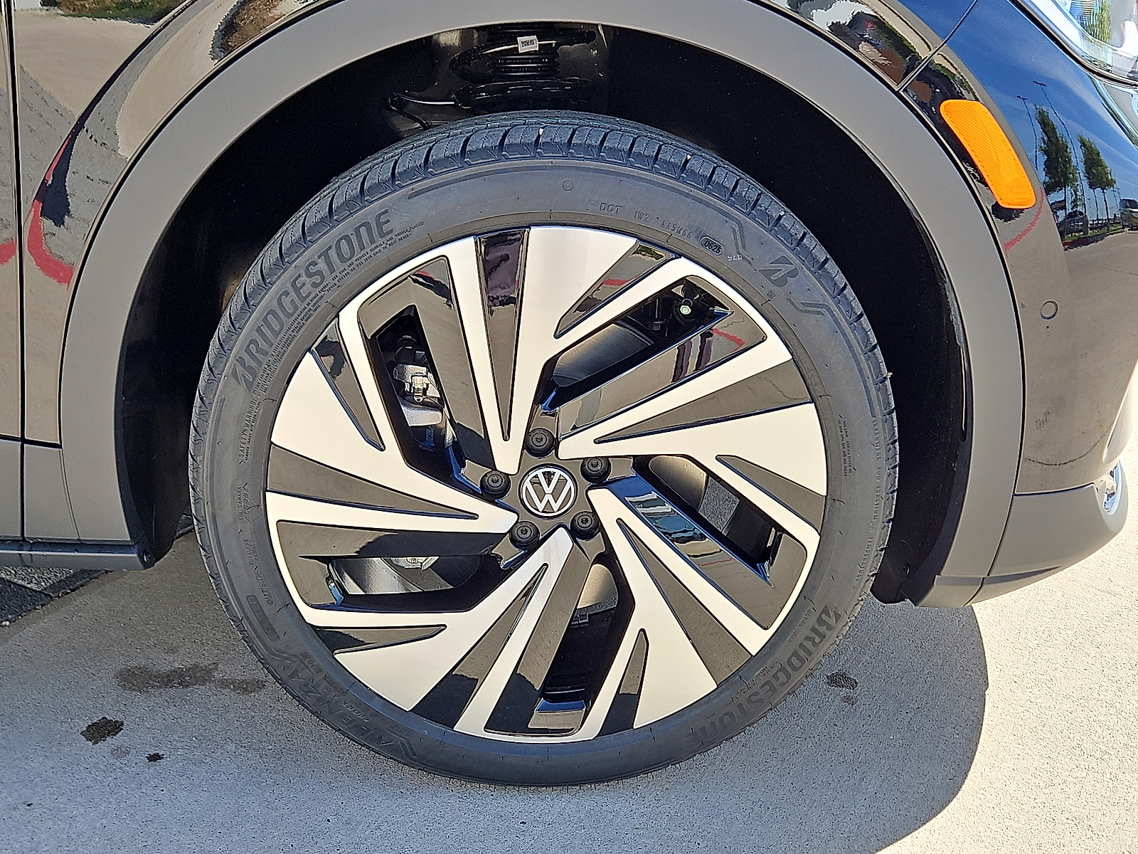new 2025 Volkswagen ID.4 car, priced at $59,461