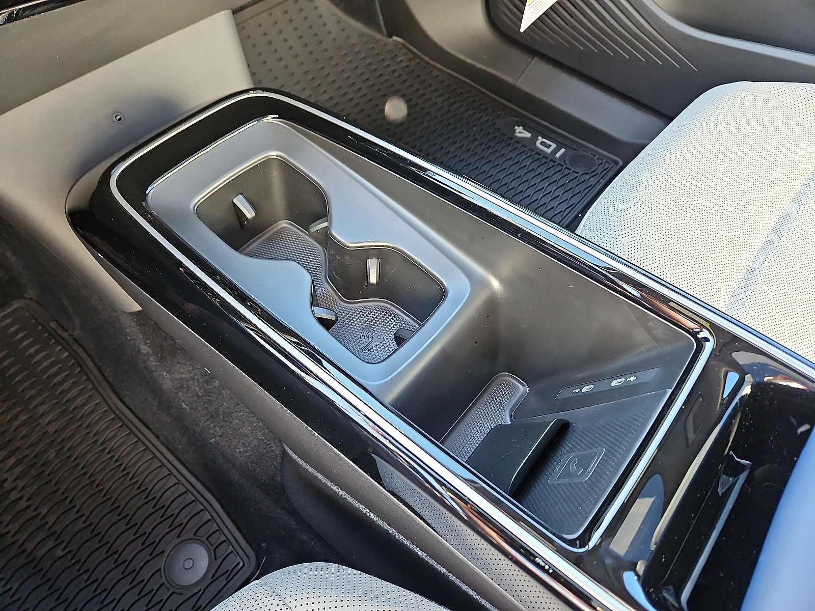 new 2025 Volkswagen ID.4 car, priced at $52,361